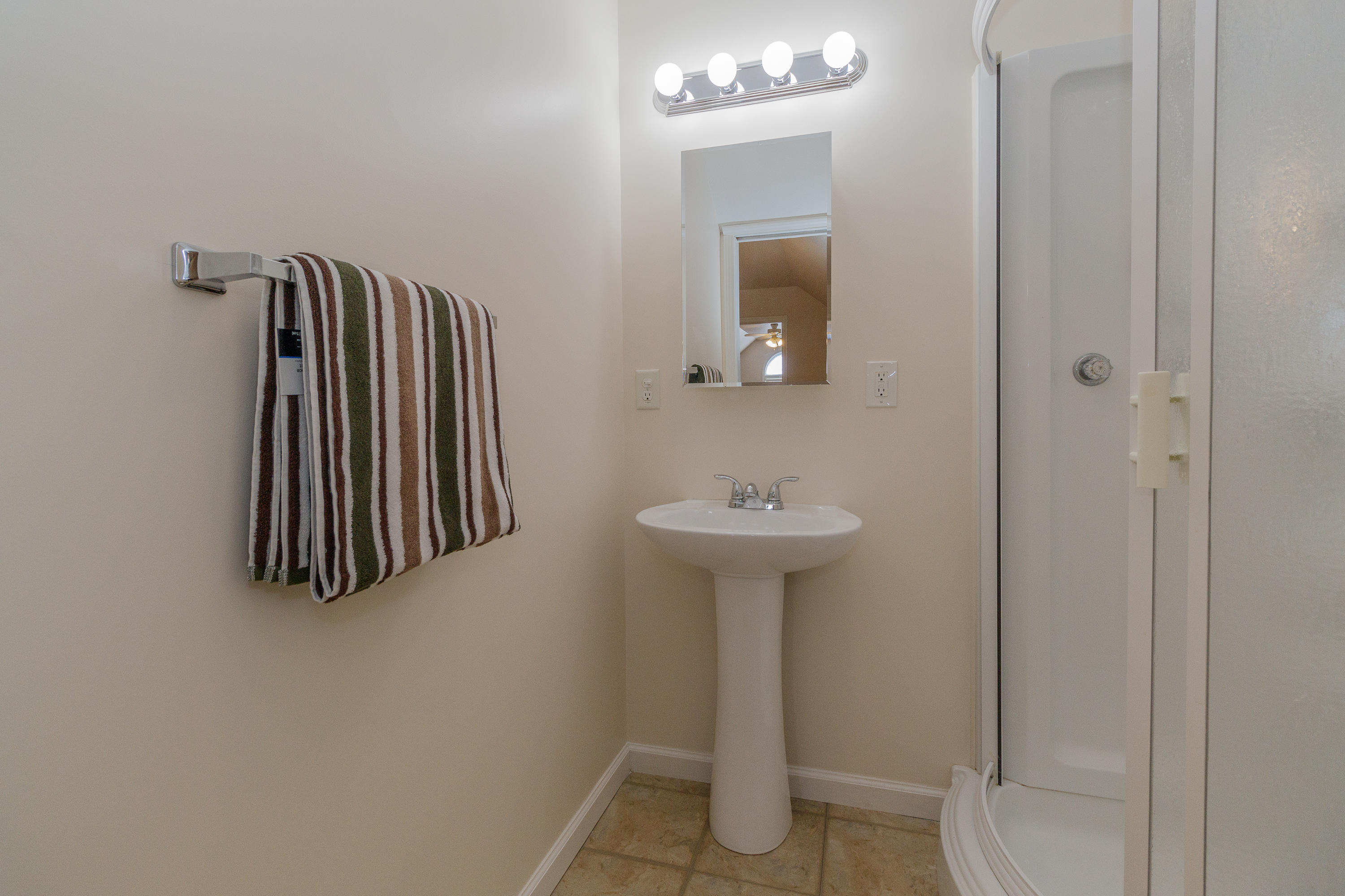 390 Cardinal Road Ringgold, GA 30736 - Photo 34 of 38 Upstairs Bathroom