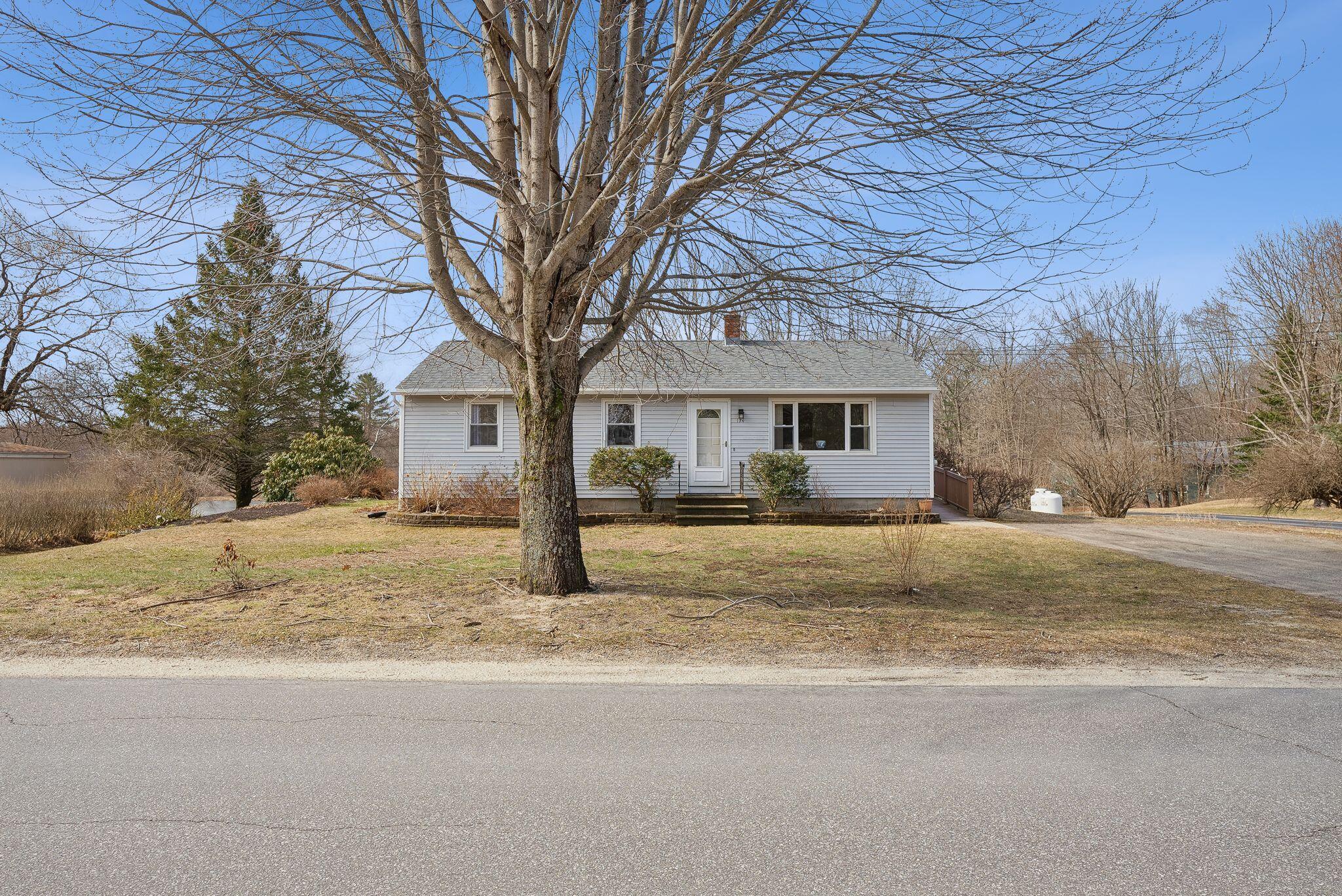 174 River Road Topsham, ME 04086 - Photo 2 of 12 DSC06127
