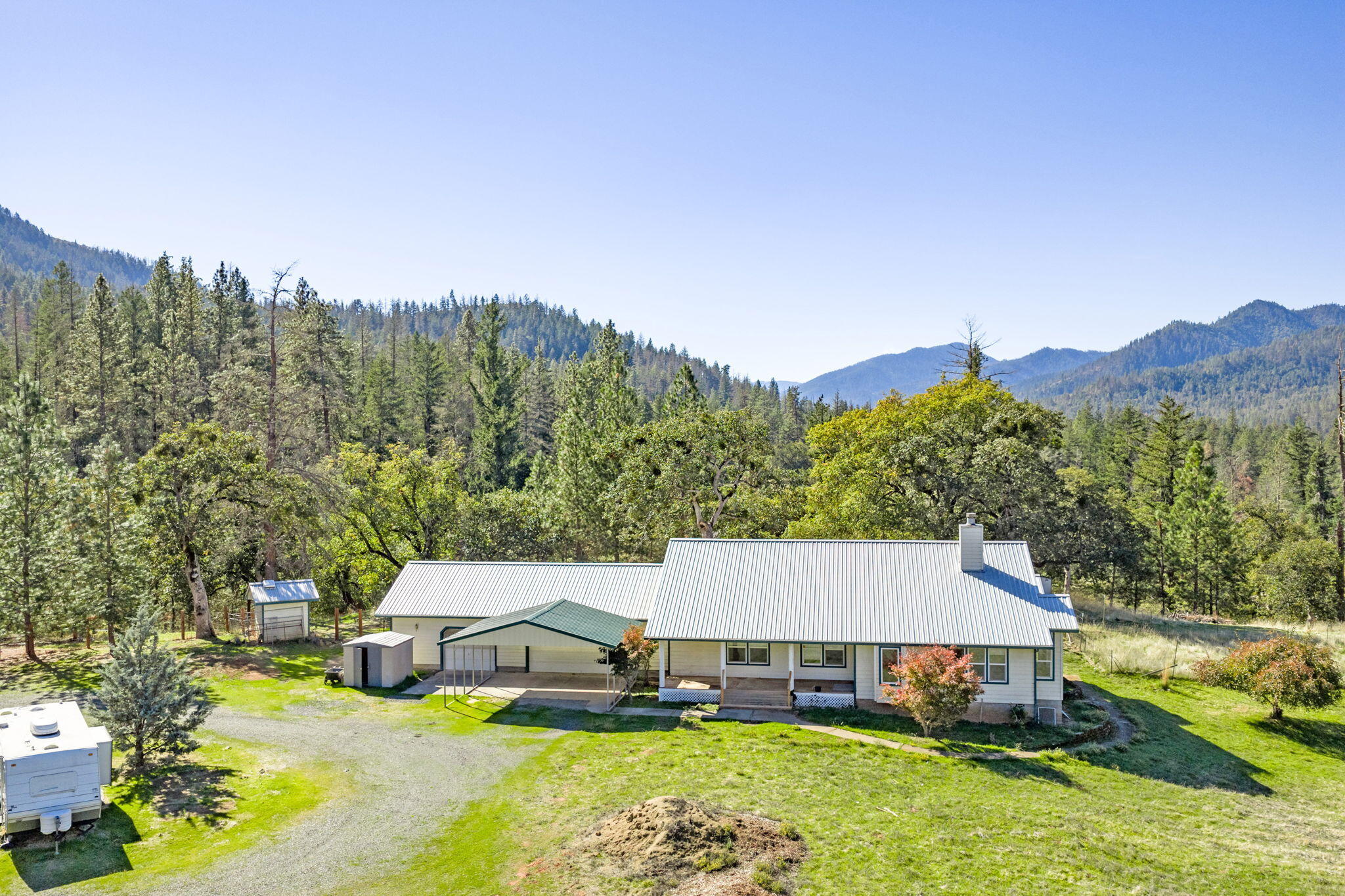 2467 Eastside Road Jacksonville, OR 97530 - Photo 14 of 85 ApxER00014
