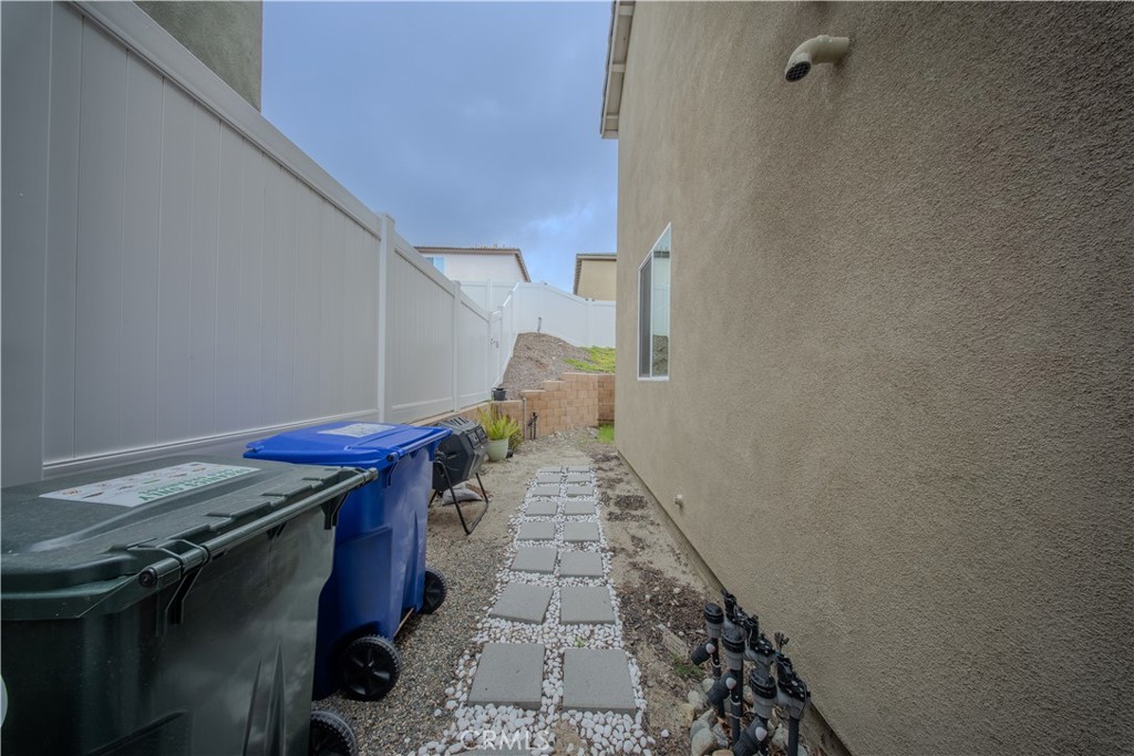 364 Castaic Way Rialto, CA 92377 - Photo 61 of 73