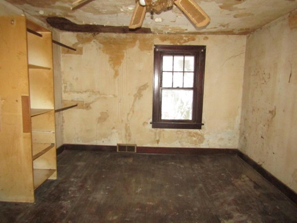234 Spring Run Road Crescent, PA 15046 - Photo 18 of 24 an empty room with windows