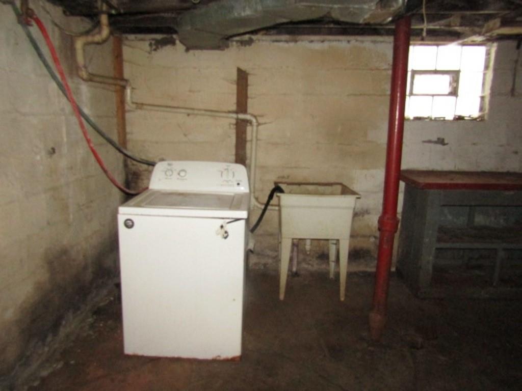 234 Spring Run Road Crescent, PA 15046 - Photo 22 of 24 a utility room with dryer and washer