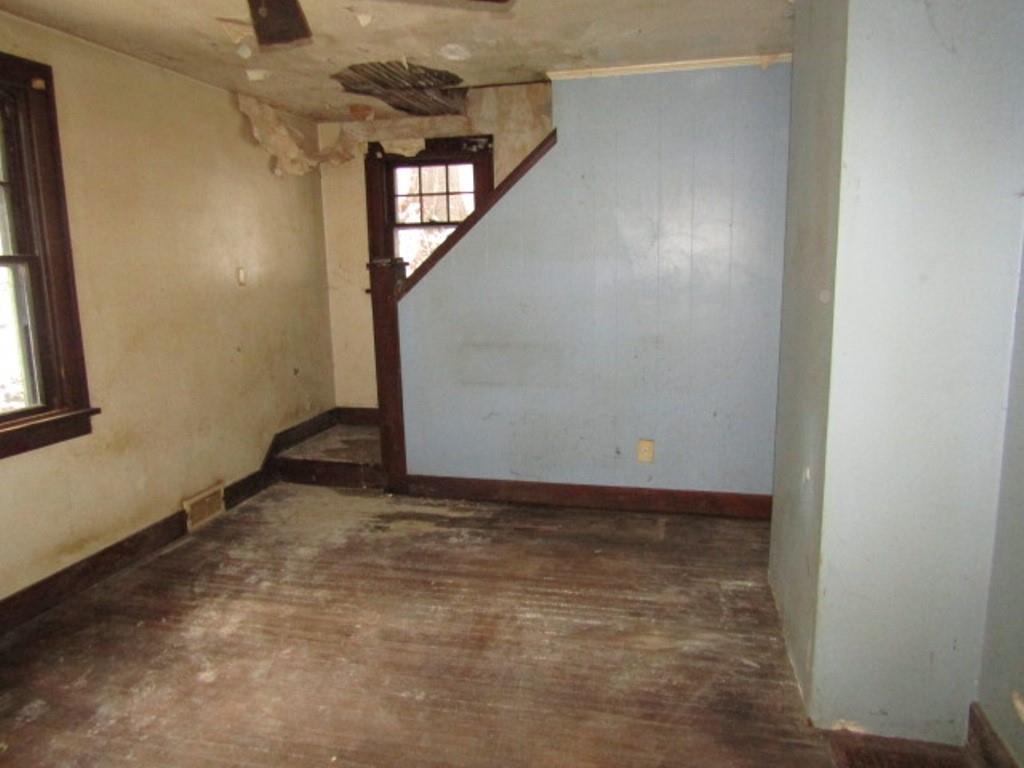 234 Spring Run Road Crescent, PA 15046 - Photo 3 of 24 a view of a small space