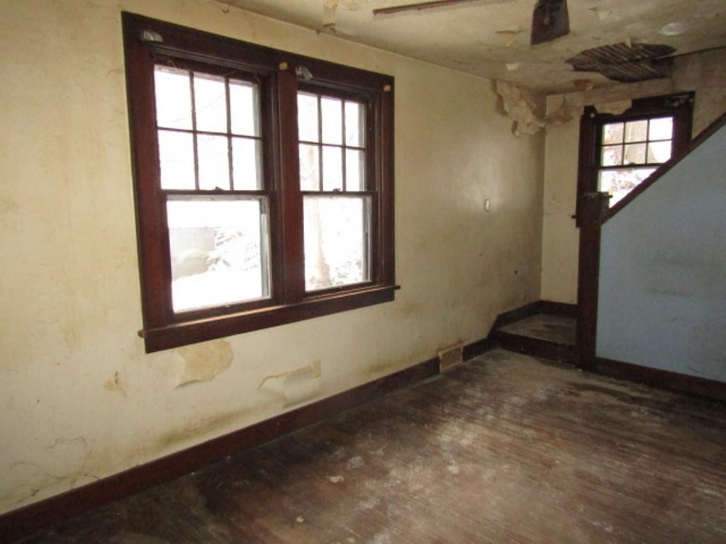 234 Spring Run Road Crescent, PA 15046 - Photo 4 of 24 an empty room with a window