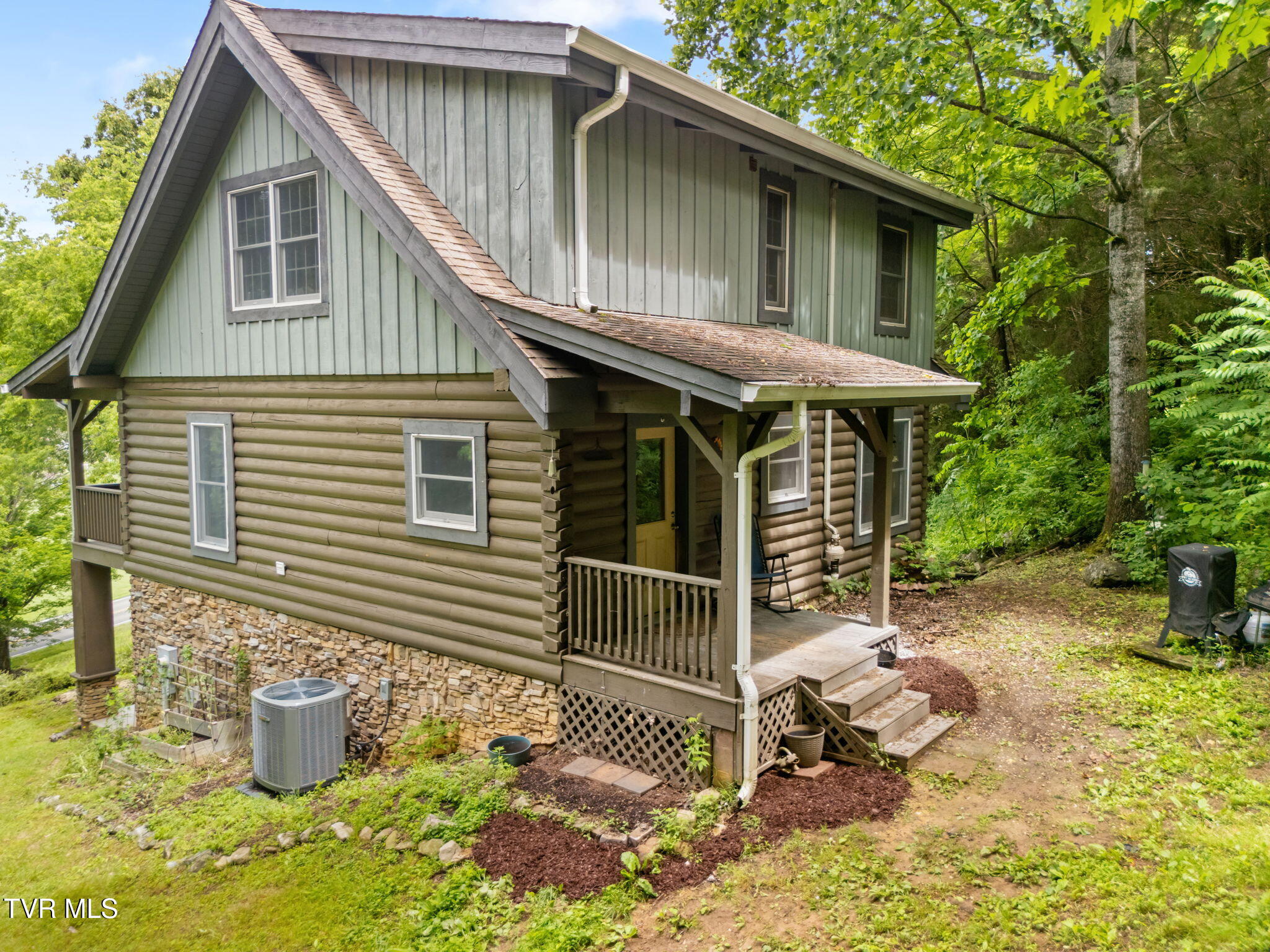 21179 Green Spring Road Abingdon, VA 24211 - Photo 2 of 37 2-web-or-mls-21197-green-spring-rd - Cop