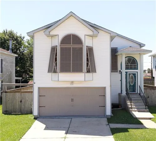 $270,000 | 328 Southwood Drive, Gretna, LA 70056