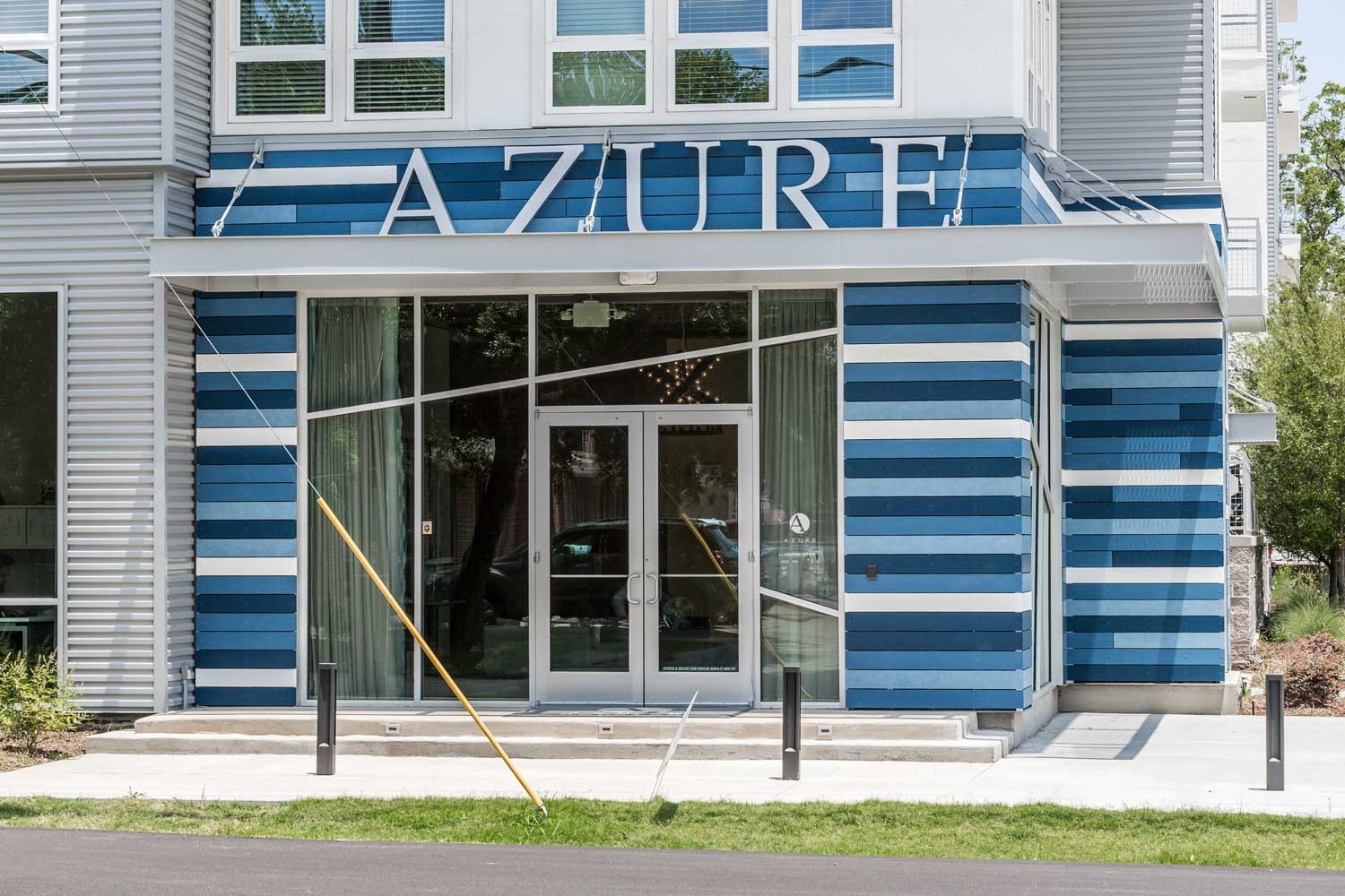 1111 Durham Drive, Unit 203 Houston, TX 77007 - Photo 2 of 15 a view of a building with a window