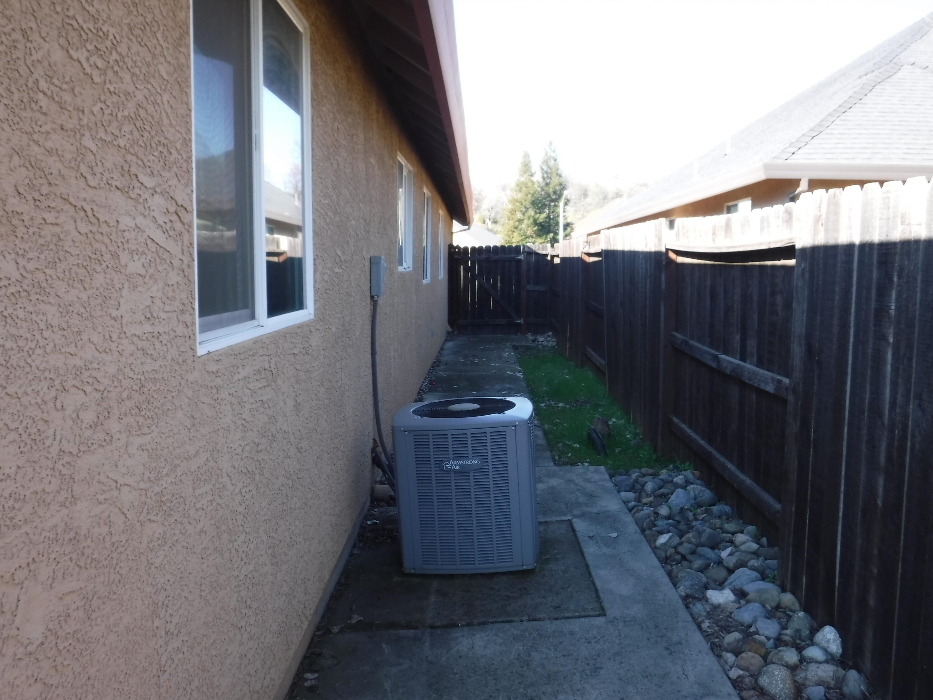 633 Marijean Way Redding, CA 96003 - Photo 23 of 29 Unit B 8