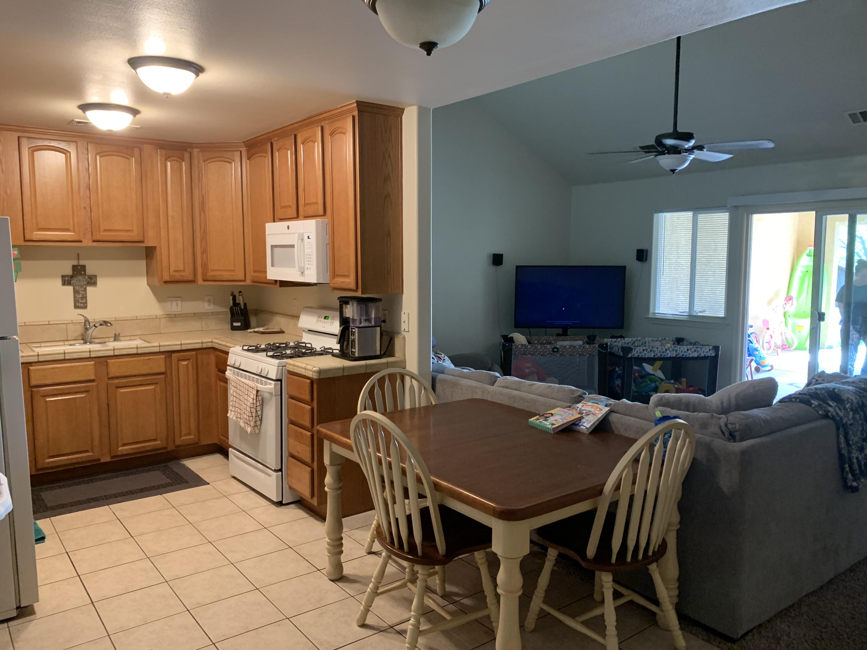 633 Marijean Way Redding, CA 96003 - Photo 3 of 29 M 13