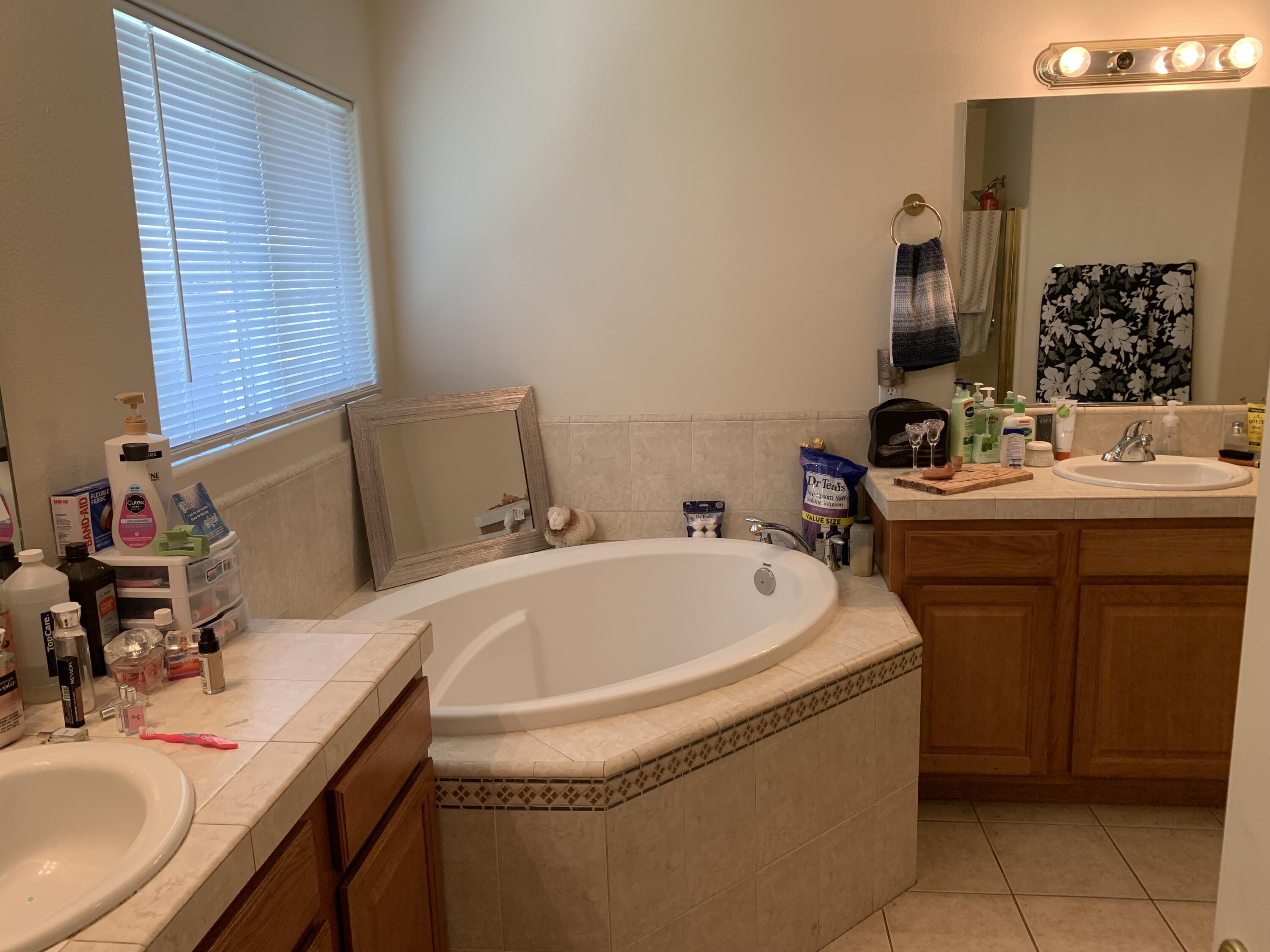 633 Marijean Way Redding, CA 96003 - Photo 10 of 29 M 7