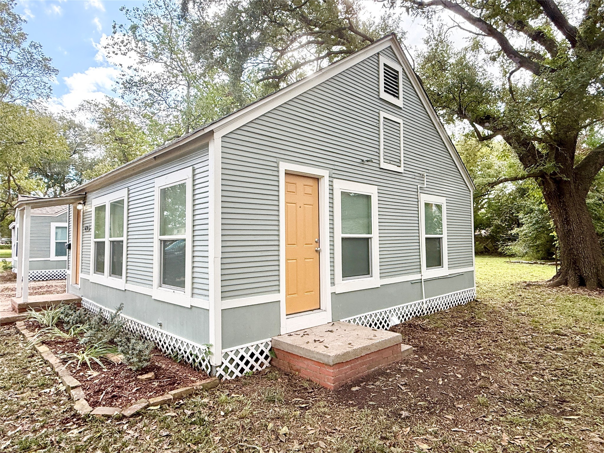 620 East Magnolia Street Angleton, TX 77515 - Photo 3 of 20 a front view of a house with a yard