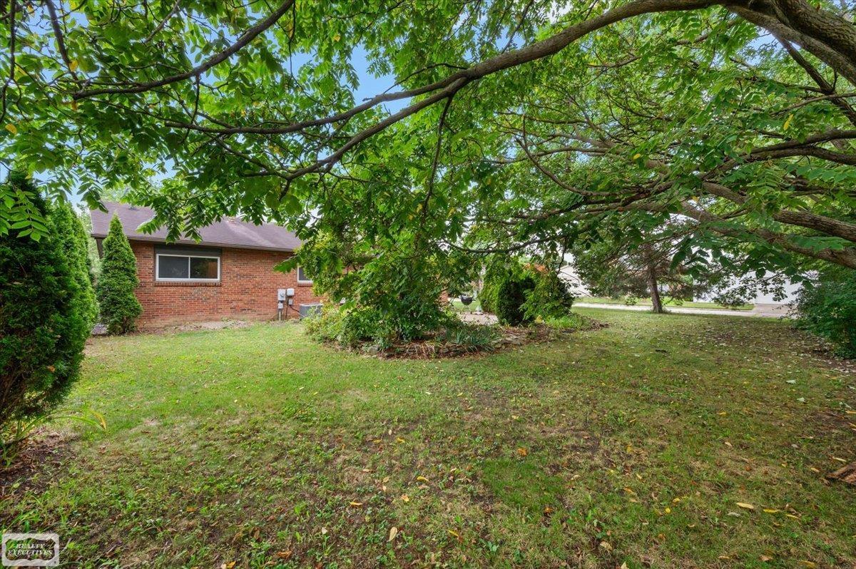 43984 Arlington Road Canton, MI 48187 - Photo 9 of 69 50191717-994CBC7F-B541-4B88-B8D2-BA40A891AED8.JPG