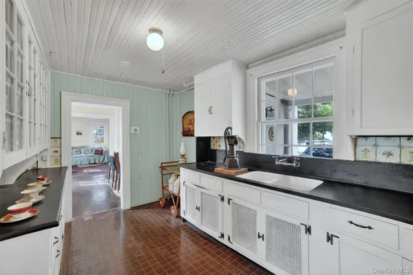 $869,000 | 139 Watch Hill Road, Cortlandt Manor, NY 10567