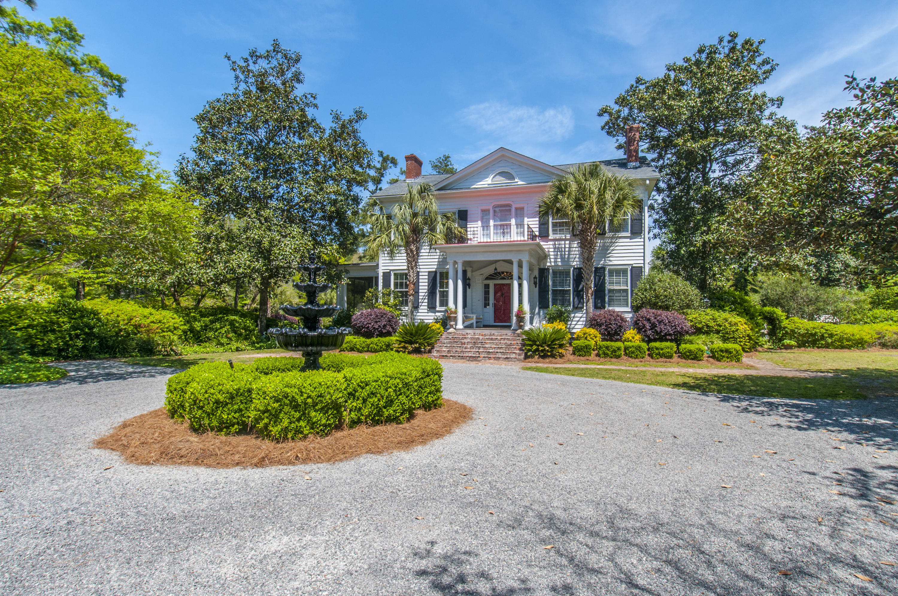 205 Golf Road Summerville, SC 29483 - Photo 3 of 100 2 Front 1