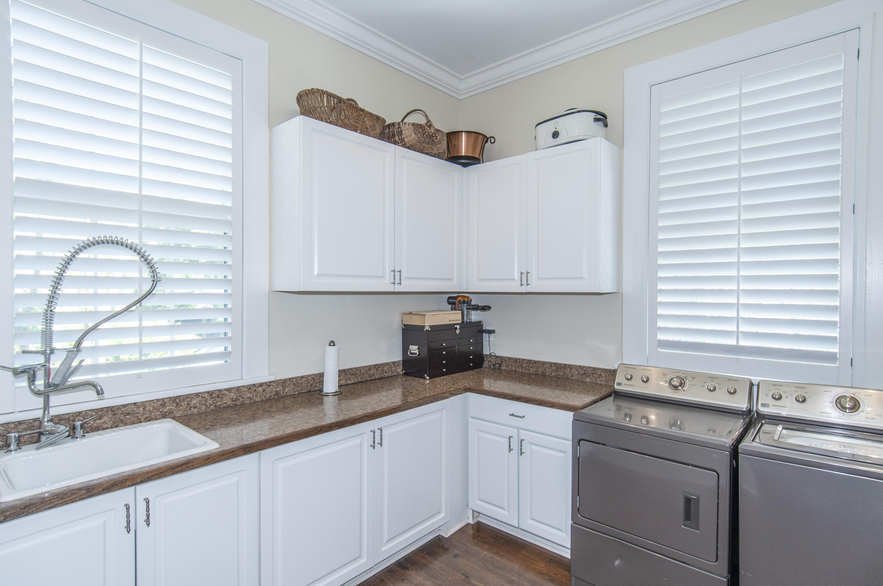 205 Golf Road Summerville, SC 29483 - Photo 32 of 100 29 Laundry room 1