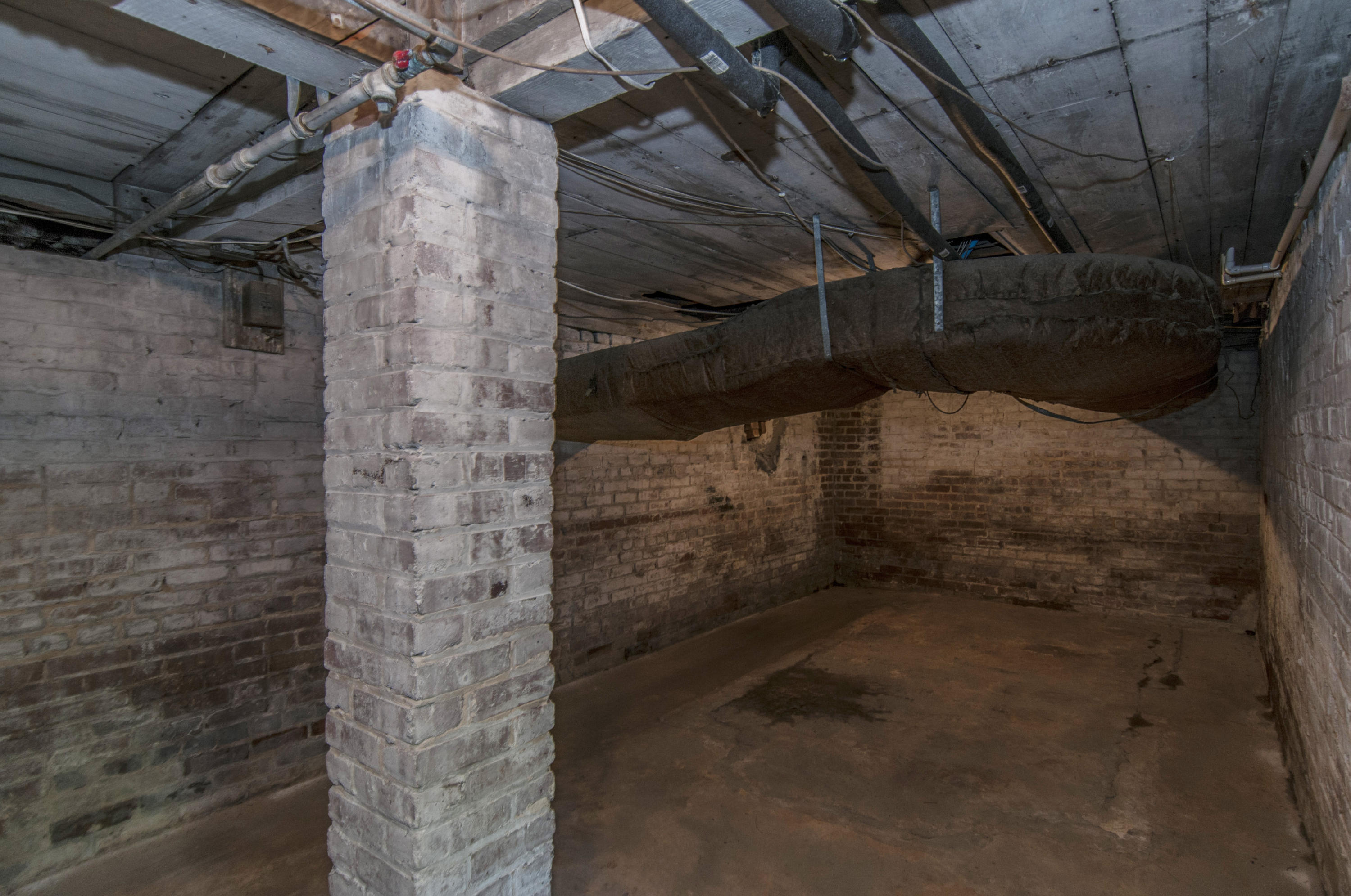 205 Golf Road Summerville, SC 29483 - Photo 52 of 100 49 Cellar 1