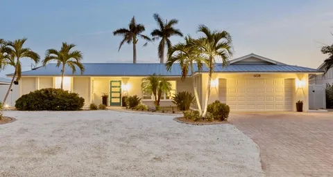 $1,885,000 | 608 Gladstone Lane, Holmes Beach, FL 34217