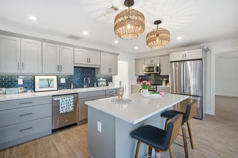 $1,885,000 | 608 Gladstone Lane, Holmes Beach, FL 34217