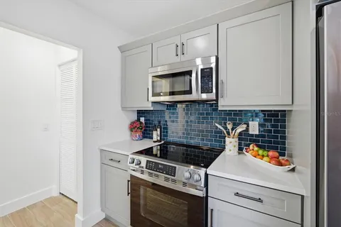 $1,885,000 | 608 Gladstone Lane, Holmes Beach, FL 34217