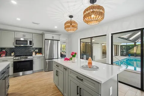 $1,885,000 | 608 Gladstone Lane, Holmes Beach, FL 34217