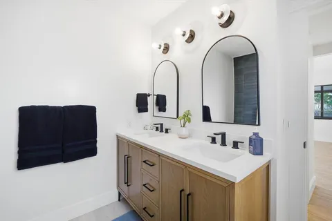 $1,885,000 | 608 Gladstone Lane, Holmes Beach, FL 34217