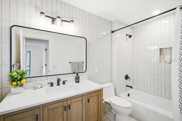 $1,885,000 | 608 Gladstone Lane, Holmes Beach, FL 34217
