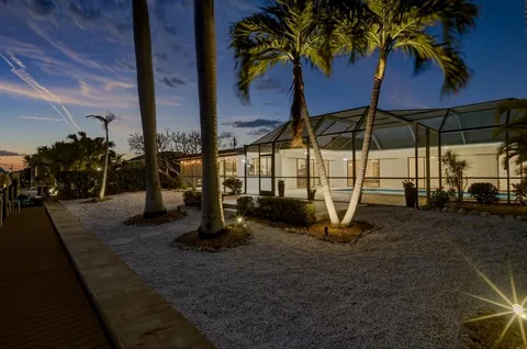 $1,885,000 | 608 Gladstone Lane, Holmes Beach, FL 34217