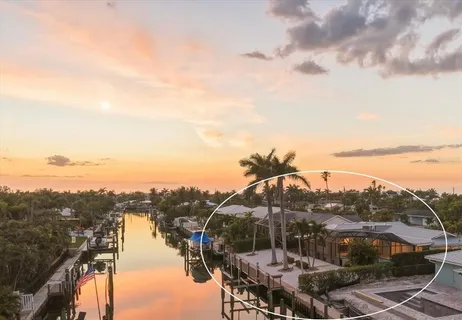 $1,885,000 | 608 Gladstone Lane, Holmes Beach, FL 34217