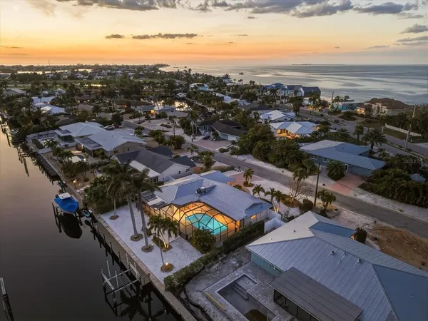 $1,885,000 | 608 Gladstone Lane, Holmes Beach, FL 34217