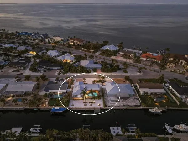 $1,885,000 | 608 Gladstone Lane, Holmes Beach, FL 34217