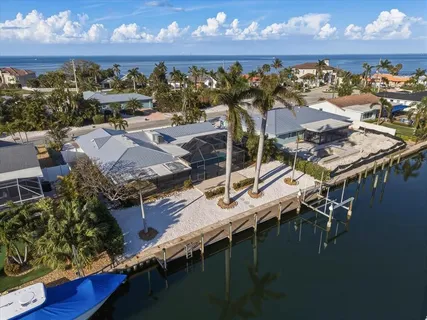 $1,885,000 | 608 Gladstone Lane, Holmes Beach, FL 34217