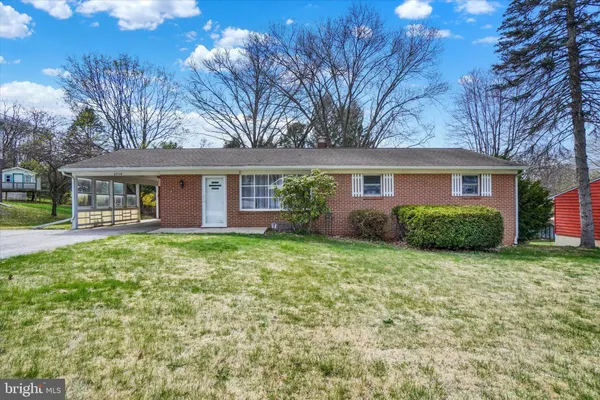 $299,000 | 2710 Whitney Drive, York, PA 17402