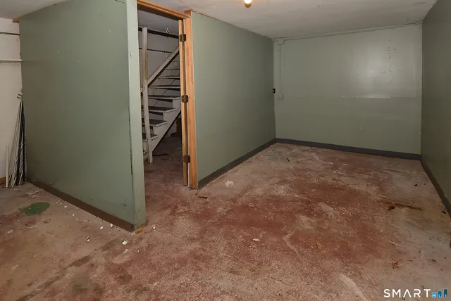 an empty room with a hallway