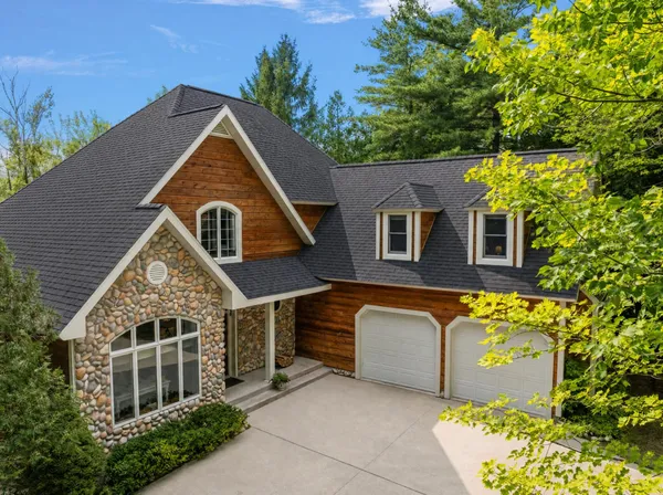$2,580,000 | 407 North Twin Pines Drive, Lake Leelanau, MI 49653