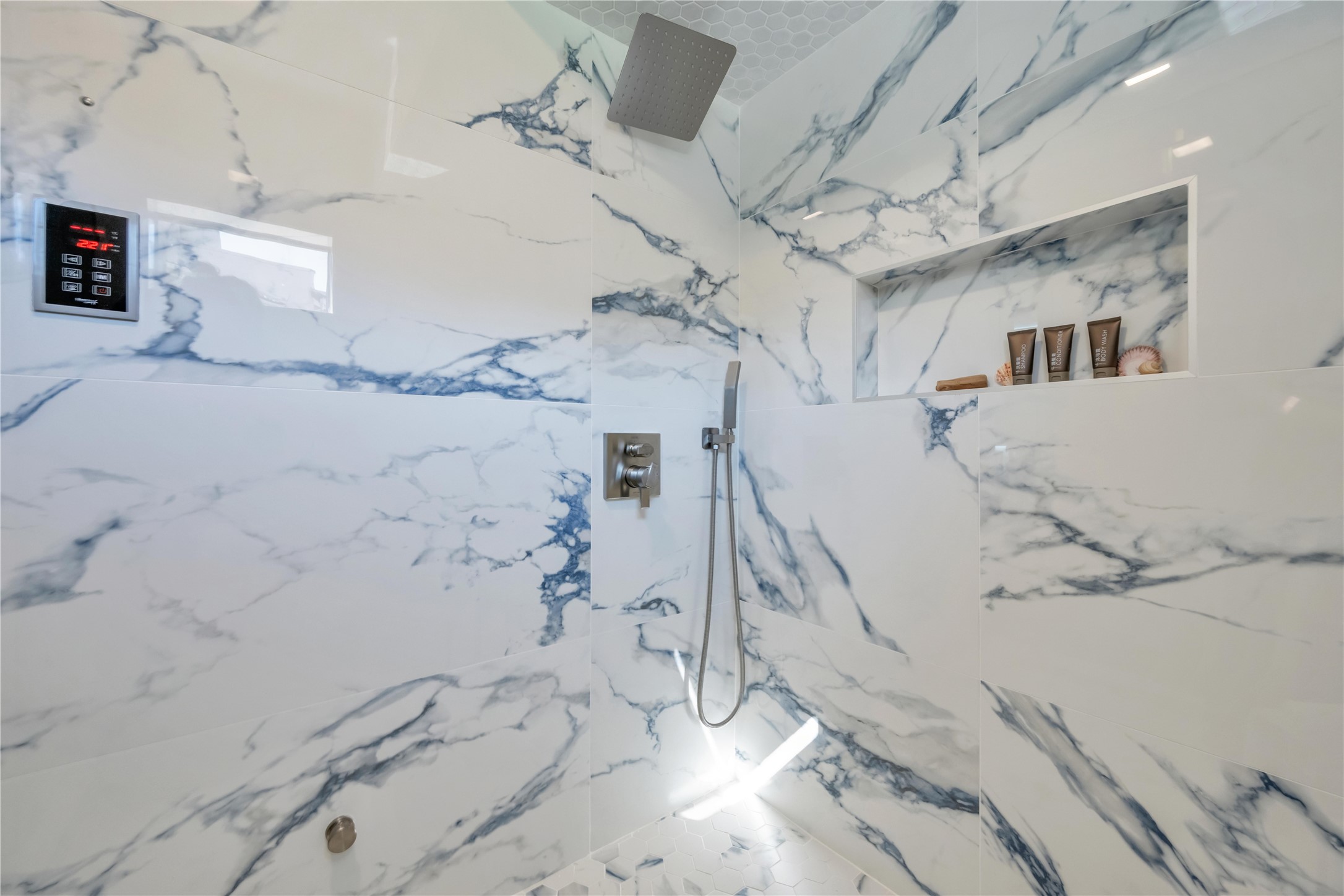 30 Regency Montgomery, TX 77356 - Photo 32 of 47 a view of a bathroom with a bathtub and shower