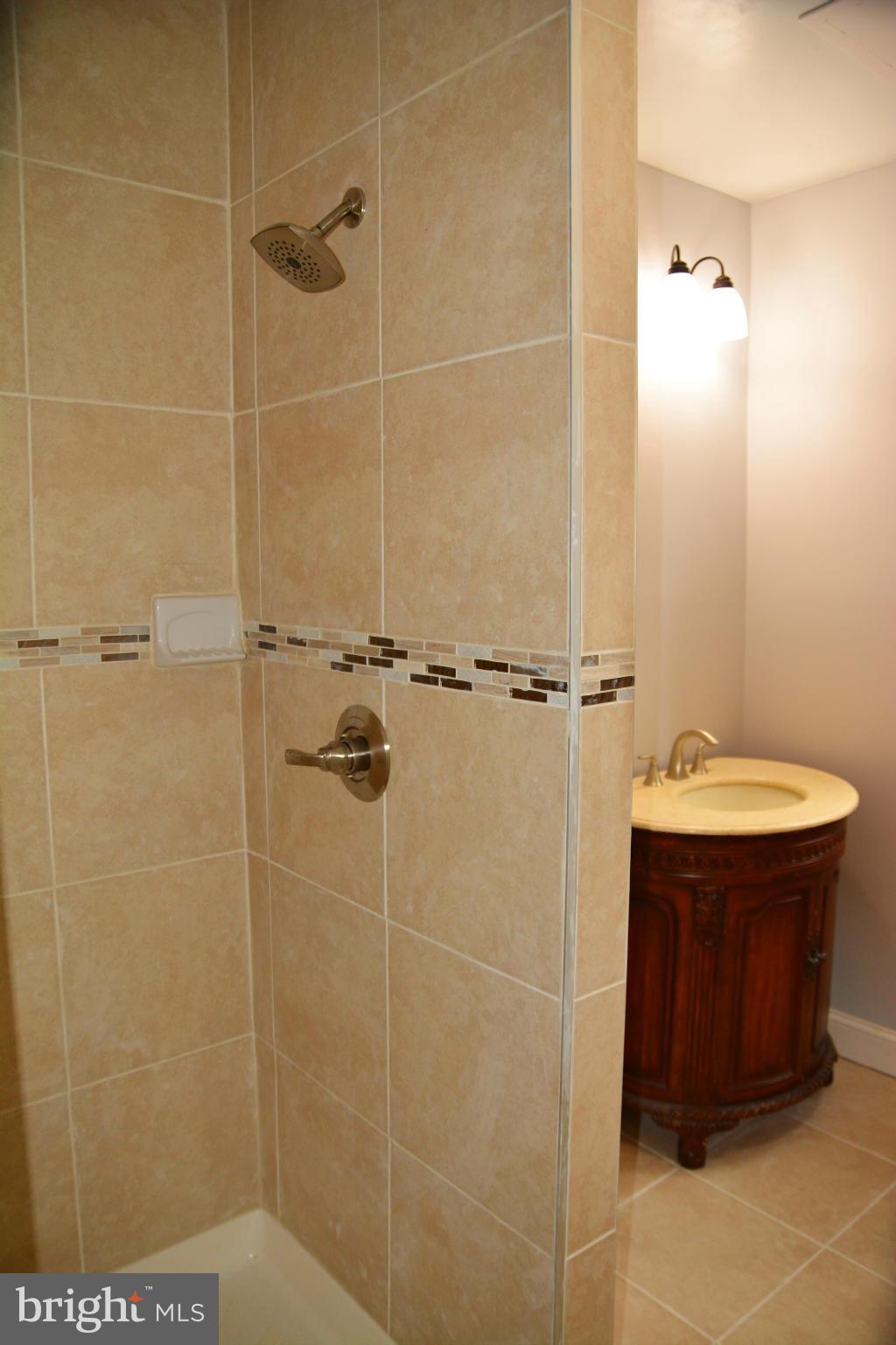 3964 2nd Street Southwest Washington, DC 20032 - Photo 9 of 27 Bath