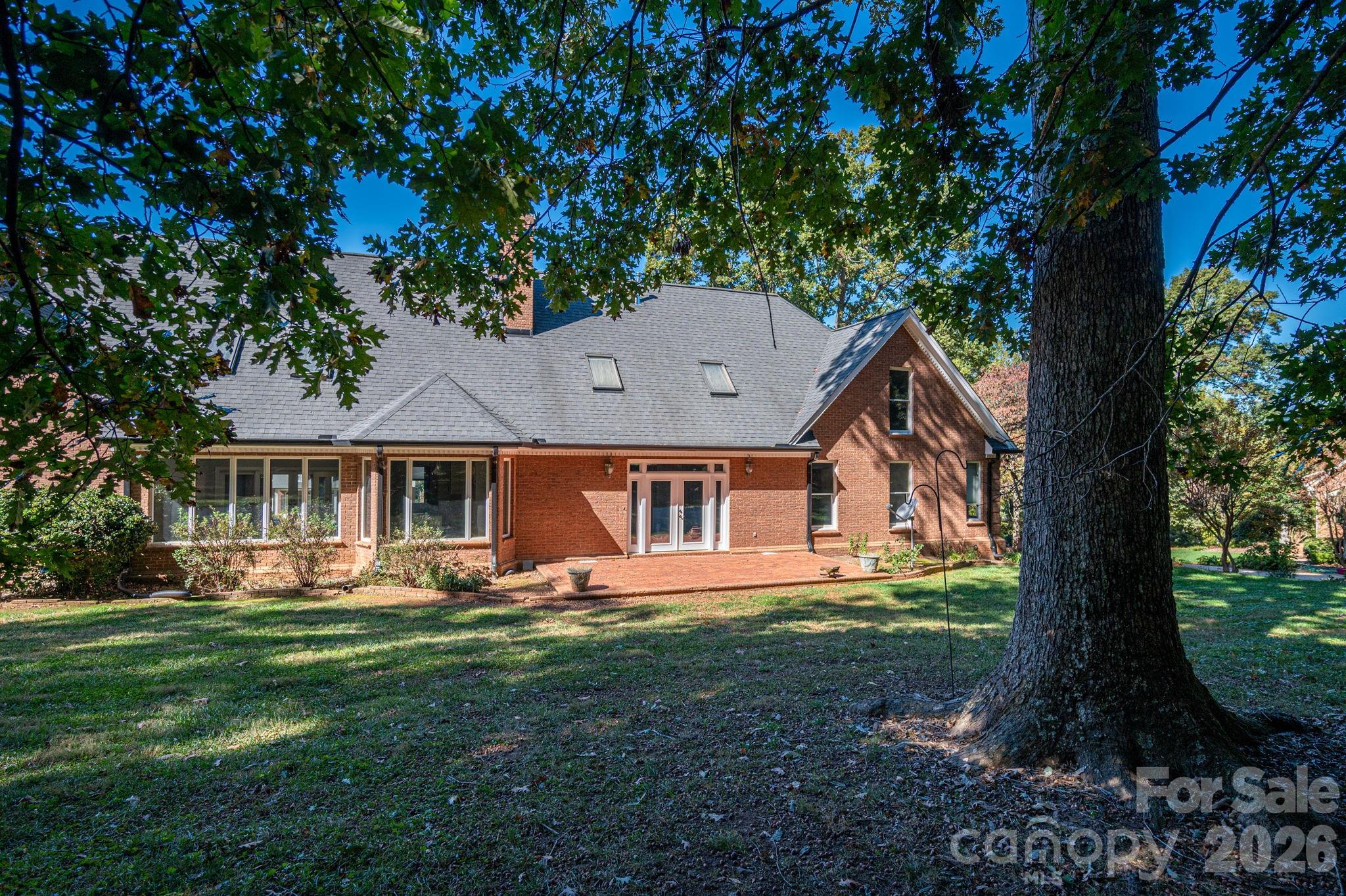 208 Hollow Road Lincolnton, NC 28092 - Photo 44 of 48 a front view of a house with a garden