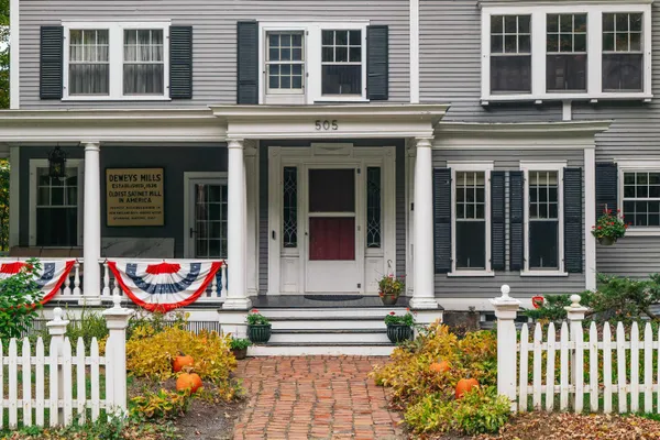 $1,400,000 | 505 Deweys Mills Road, Hartford, VT 05059
