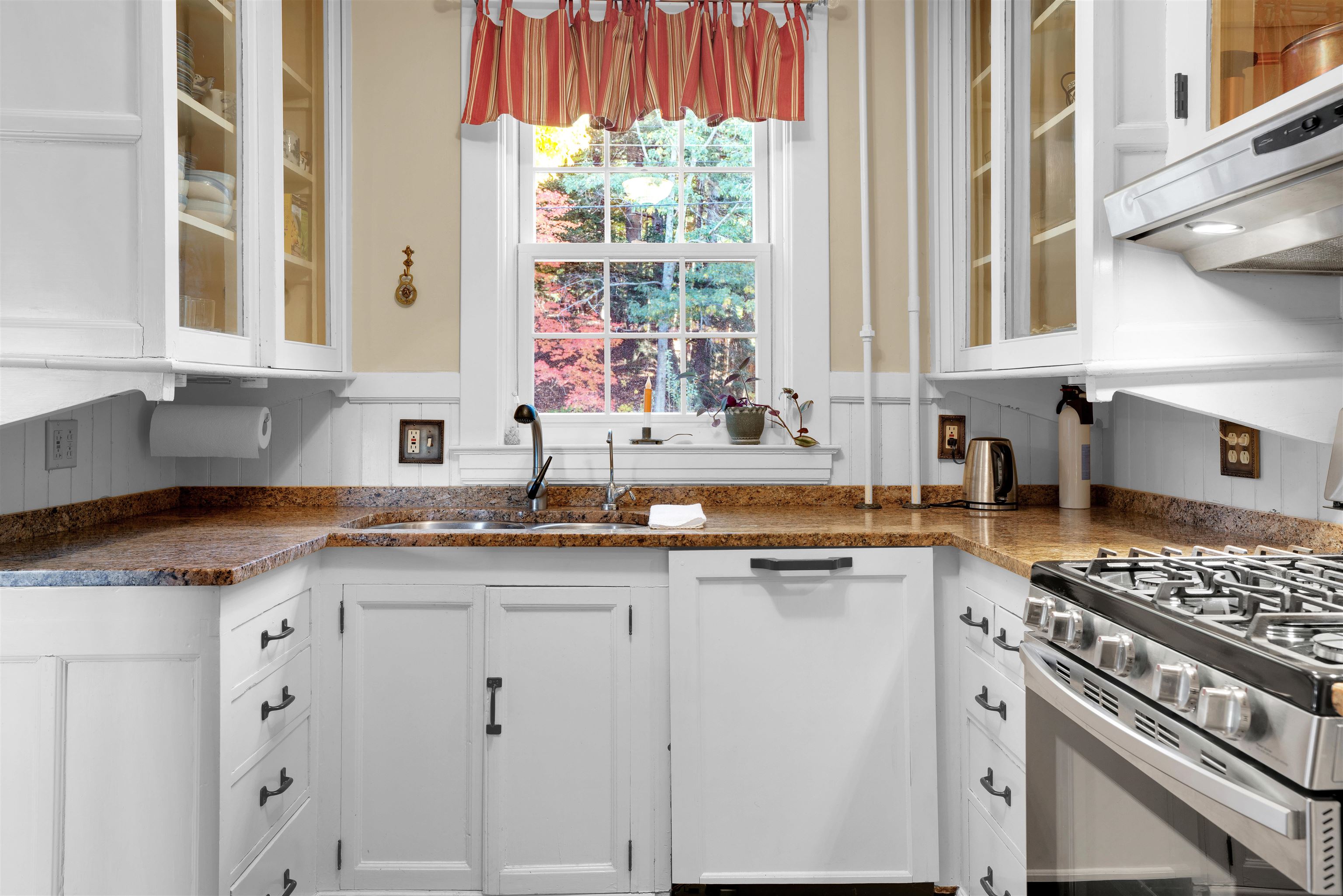 505 Deweys Mills Road Hartford, VT 05059 - Photo 6 of 58