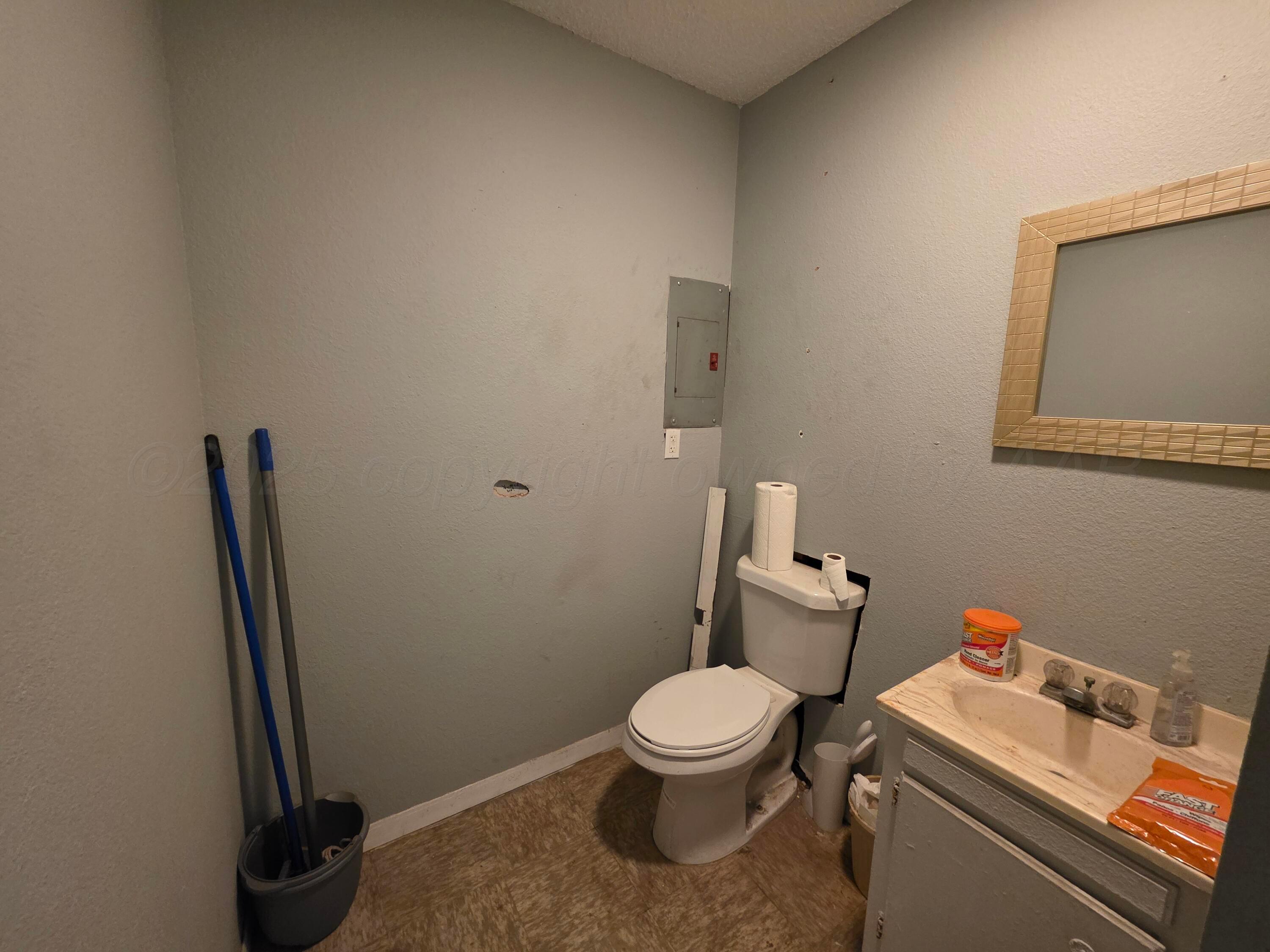 810 South Adams Street Amarillo, TX 79101 - Photo 24 of 28 bath in shop