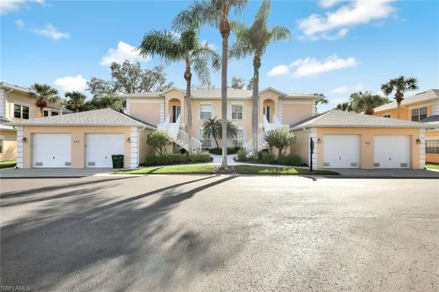 $389,500 | 675 Wiggins Lake Drive, Unit 202, Naples, FL 34110