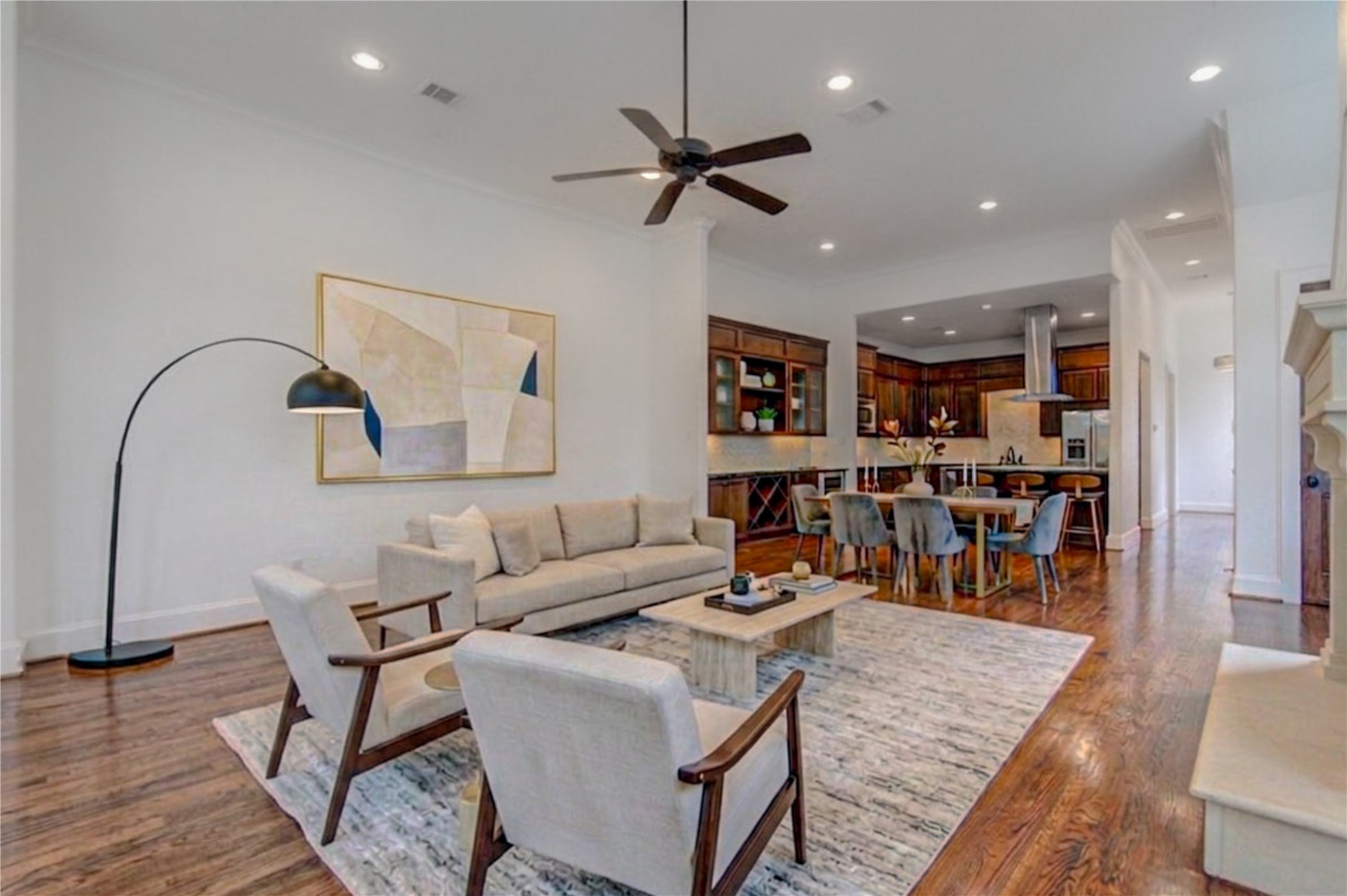 6520 Rodrigo Street Houston, TX 77007 - Photo 11 of 44 Another perspective of the living area, digitally staged.