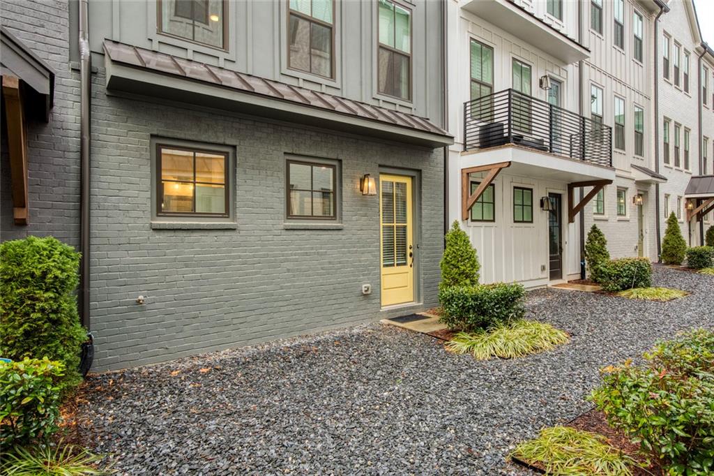 4437 Buckley Way Atlanta, GA 30342 - Photo 2 of 38