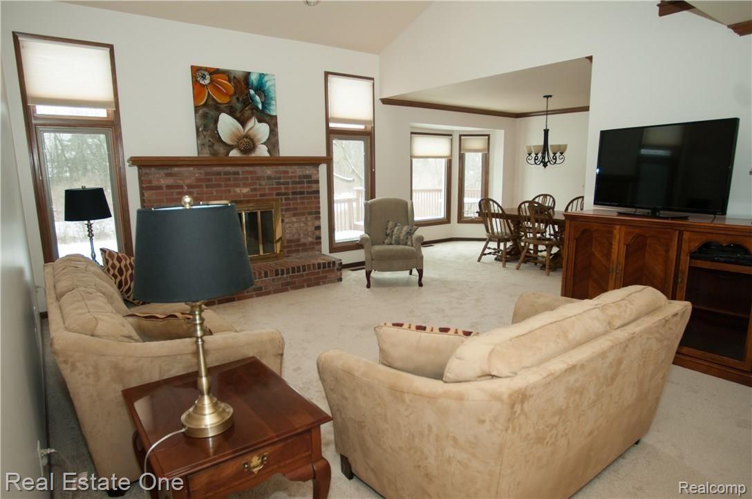 1347 Bembridge Drive Rochester, MI 48307 - Photo 7 of 66 1347-Bembridge-4.jpg