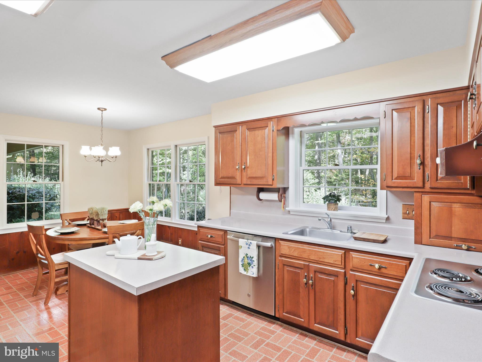 12134 Beaver Creek Road Clifton, VA 20124 - Photo 14 of 44 Kitchen
