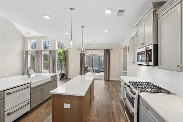 $775,000 | 135 Ridgeline Row, Central, SC 29630