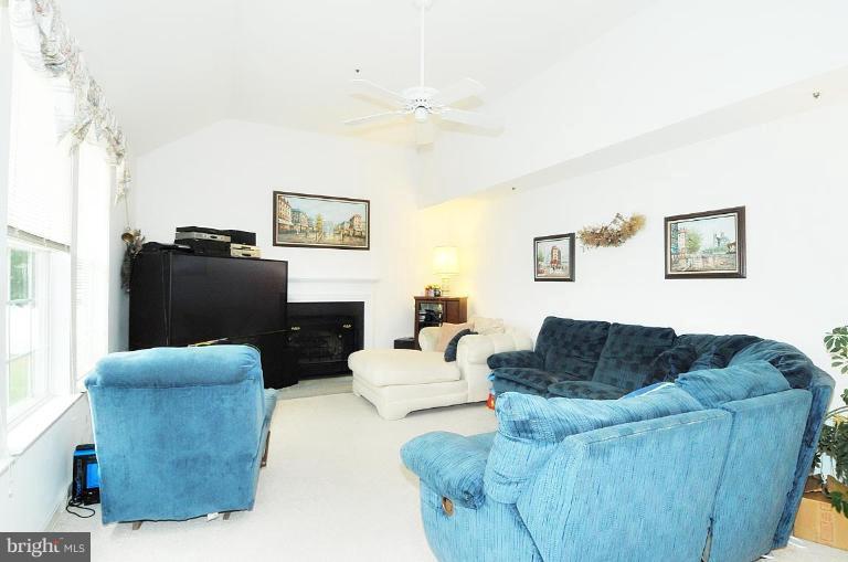 13605 England Court Laurel, MD 20708 - Photo 11 of 24 Family Room