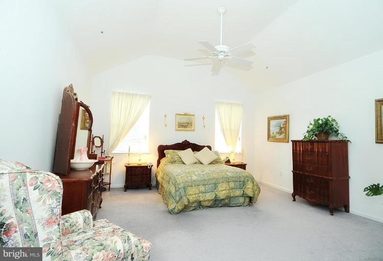 13605 England Court Laurel, MD 20708 - Photo 12 of 24 Master Bedroom