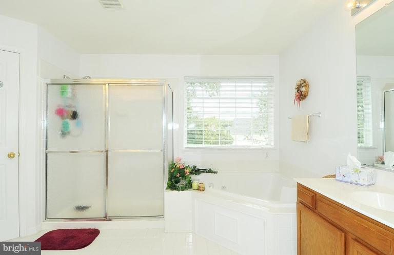 13605 England Court Laurel, MD 20708 - Photo 14 of 24 Master Bath