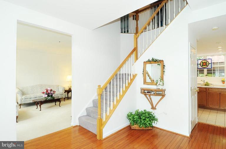 13605 England Court Laurel, MD 20708 - Photo 3 of 24 Entrance / Foyer